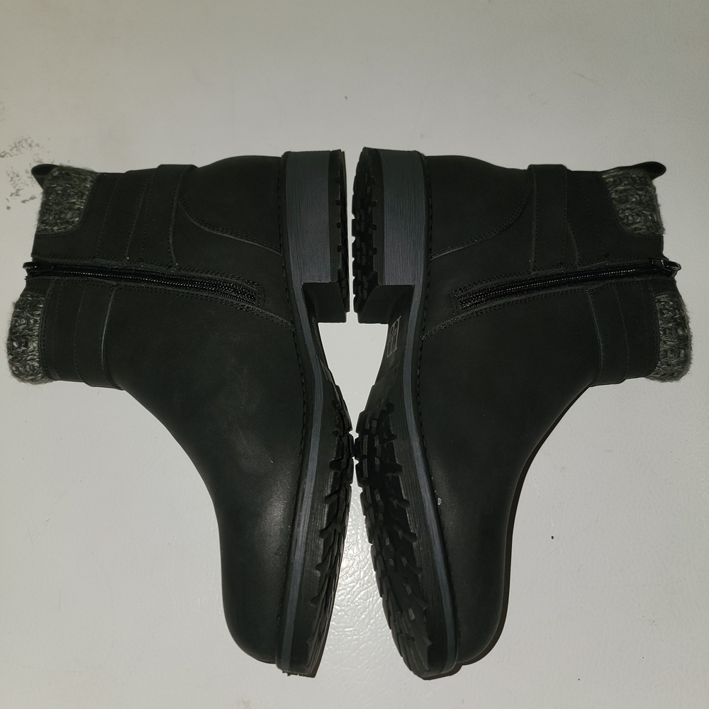 Women's Winter Boots ID Required Size 10 Wide New
